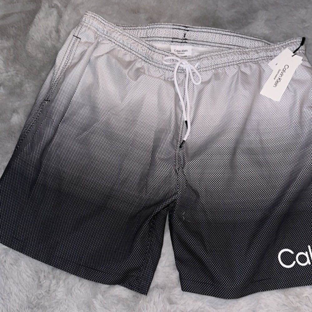 New CALVIN KLEIN SWIM
Logo Gradient Stripe Swim Trunks XXL​